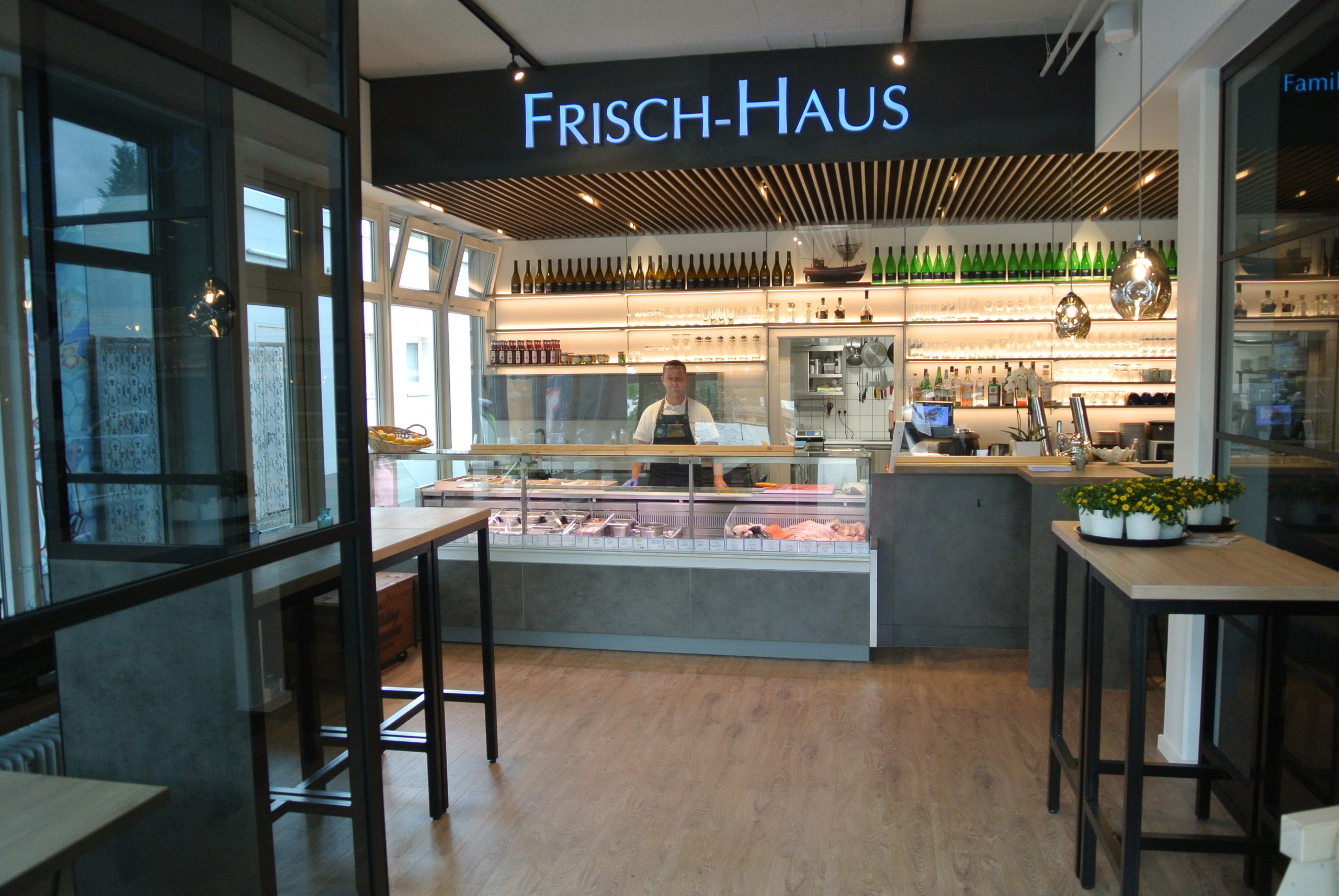 Blick in das gemütliche Bistro des FRISCH-HAUS